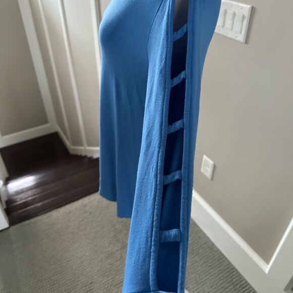 Lilly Pulitzer Fresh Squeeze, Ladder sleeve, Luxletic pullover. - Picture 5 of 7